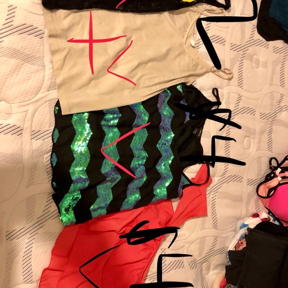 Clothes - Picture 5 of 8